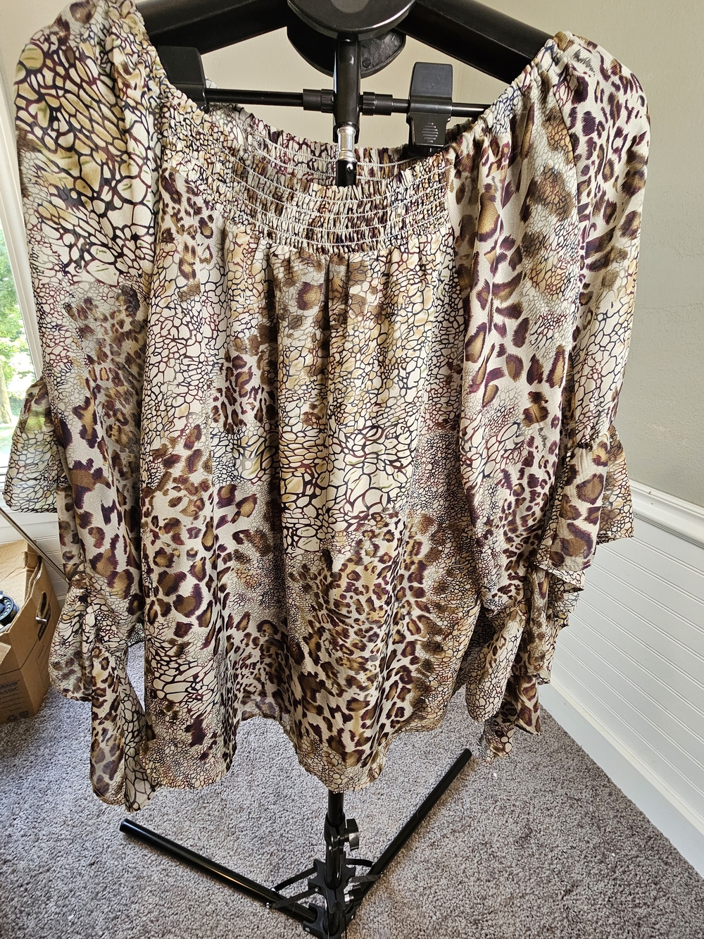 Off Or on Shoulder Brown Animal Print Women’s Top Size 14-16 By Est 1946